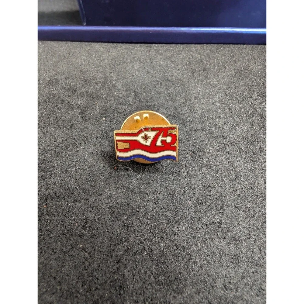 Vintage 1975 Montreal Canada Olympics Maple Leaf Enamel Pin Badge 1976 Games